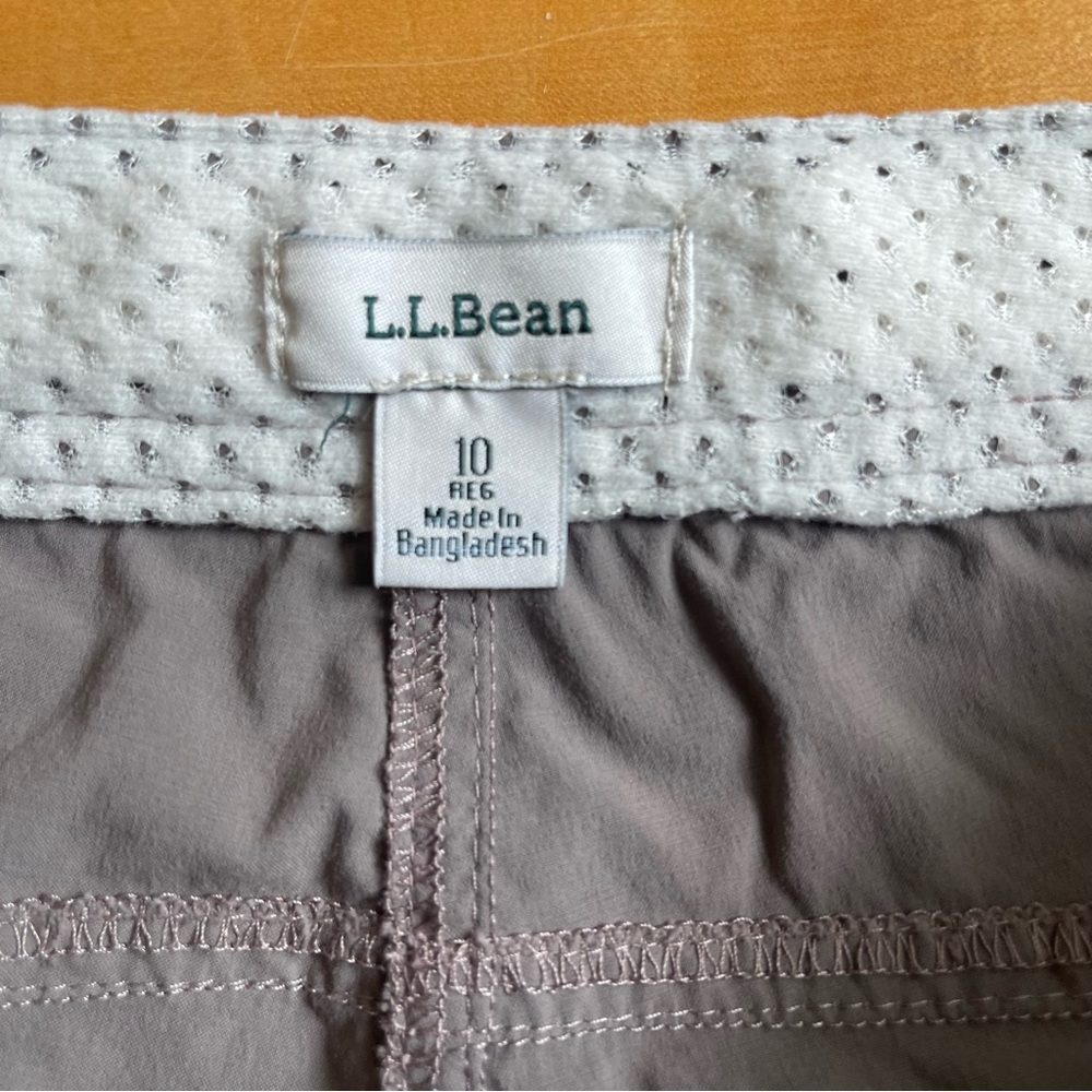 L.L. Bean mid-rise trail shorts in size 10 - Picture 3 of 6